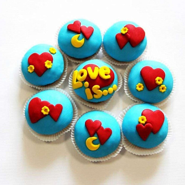 Капкейки "Love is..." купить - ростов-на-дону.сладкоежкин.рф